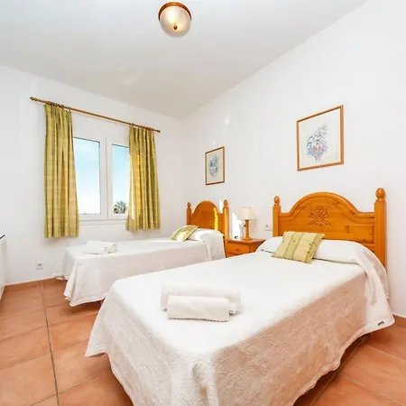 Villa Casa Santa - 3 Bedrooms With Sea Views - Great For Families *