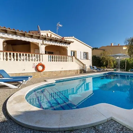 Villa Casa Santa - 3 Bedrooms With Sea Views - Great For Families *