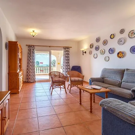 Villa Casa Santa - 3 Bedrooms With Sea Views - Great For Families *