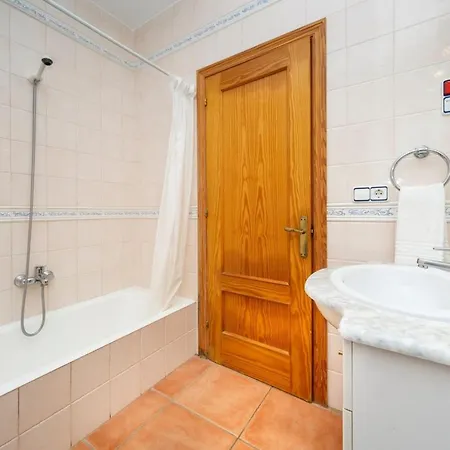 Villa Casa Santa - 3 Bedrooms With Sea Views - Great For Families *