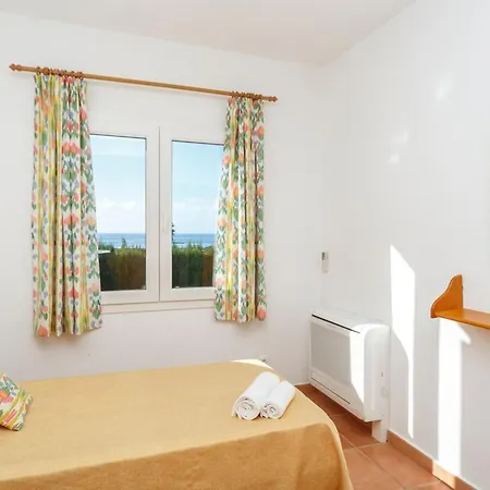 Casa Santa - 3 Bedrooms With Sea Views - Great For Families Вилла Сон-Боу